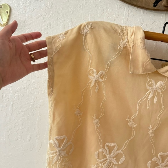 April Cornell Lace Bow Embroidered Cap Sleeve Tan Beige Yellow Button Blouse M - Picture 6 of 8